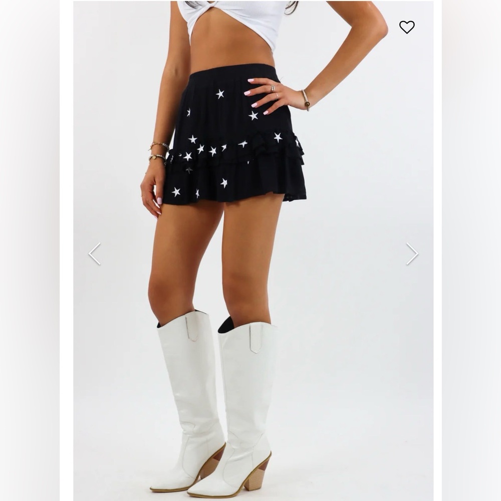 ✨Rock & Rags Star Print Mini Skirt with built in shorts ✨ Size Large - Picture 2 of 9